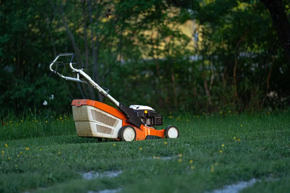 Denis au travail dans un jardin à Limoges